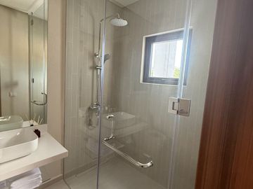 M Residence at Capitol Hills: Quezon City's Elegant Oasis - Rey