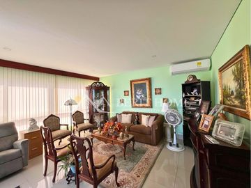 Apartamento en venta con vista al mar