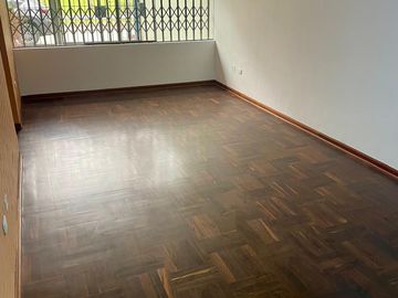 Venta de Dpto frente a parque Nuestra Señora de la Reconciliación en Surco