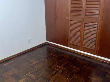 Venta de Dpto frente a parque Nuestra Señora de la Reconciliación en Surco