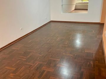 Venta de Dpto frente a parque Nuestra Señora de la Reconciliación en Surco
