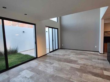 Casa en venta en privada con vigilancia – San Ángel V, SLP