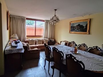 Se Vende Casa en Surco – Frente a Parque, en Condominio Seguro y Residencial