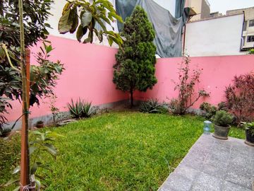 Se Vende Casa en Surco – Frente a Parque, en Condominio Seguro y Residencial
