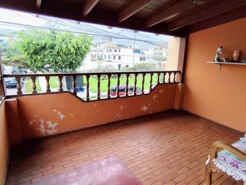 Se Vende Casa en Surco – Frente a Parque, en Condominio Seguro y Residencial