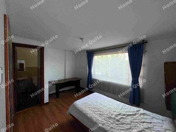 Casa en venta en Playa Chica Valle de los Chillos con hermoso jardin