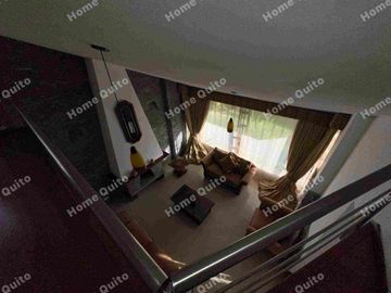 Casa en venta en Playa Chica Valle de los Chillos con hermoso jardin