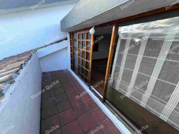 Casa en venta en Playa Chica Valle de los Chillos con hermoso jardin