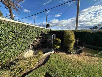 Casa en venta en Playa Chica Valle de los Chillos con hermoso jardin