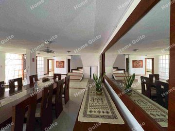 Casa en venta en Playa Chica Valle de los Chillos con hermoso jardin