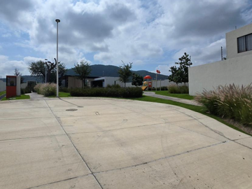 VENDO CASA EN FRACC. VISTA SUR, TLAJOMULCO CERCA AEROPUERTO