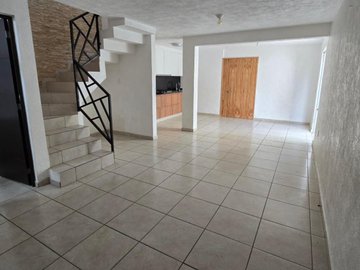 VENDO CASA EN FRACC. VISTA SUR, TLAJOMULCO CERCA AEROPUERTO