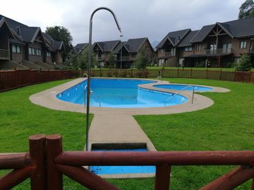 Se vende casa en Pucon Condominio con Piscina, quincho y areas verdes