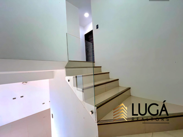 Casa nueva por estrenar con amplio patio en venta sector Los Gavilanes, Manta, Ecuador