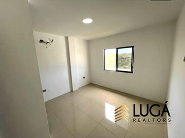 Casa nueva por estrenar con amplio patio en venta sector Los Gavilanes, Manta, Ecuador