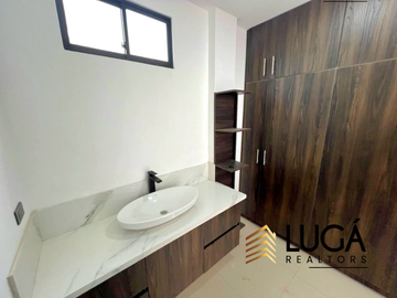 Casa nueva por estrenar con amplio patio en venta sector Los Gavilanes, Manta, Ecuador