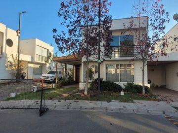 Venta De Casa En Independencia Condominio Los Otoñales. Puente Alto