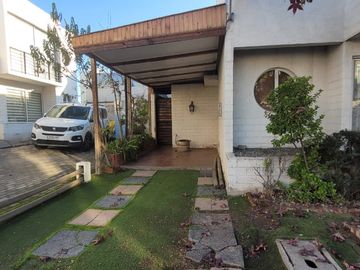 Venta De Casa En Independencia Condominio Los Otoñales. Puente Alto