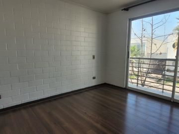 Venta De Casa En Independencia Condominio Los Otoñales. Puente Alto