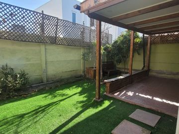 Venta De Casa En Independencia Condominio Los Otoñales. Puente Alto