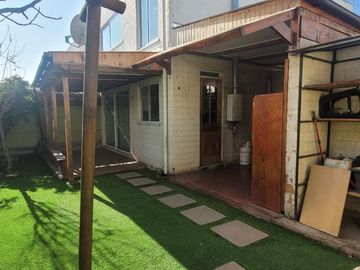 Venta De Casa En Independencia Condominio Los Otoñales. Puente Alto