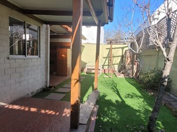 Venta De Casa En Independencia Condominio Los Otoñales. Puente Alto