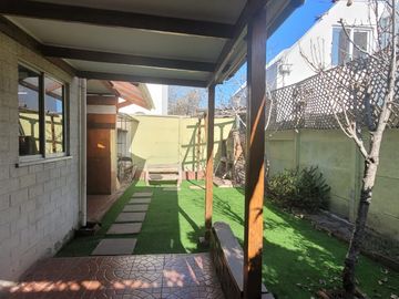 Venta De Casa En Independencia Condominio Los Otoñales. Puente Alto