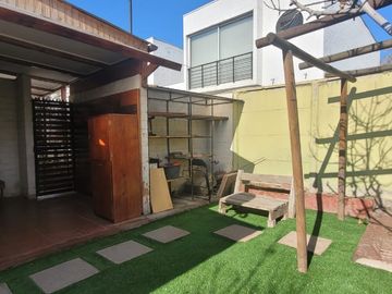 Venta De Casa En Independencia Condominio Los Otoñales. Puente Alto
