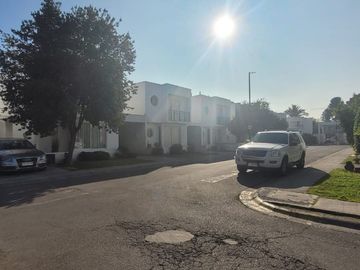 Venta De Casa En Independencia Condominio Los Otoñales. Puente Alto
