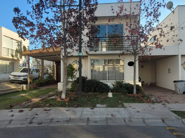 Venta De Casa En Independencia Condominio Los Otoñales. Puente Alto
