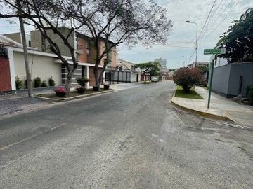 SE VENDE CASA EN LIMA, DISTRITO DE MIRAFLORES, LIMA, PERU