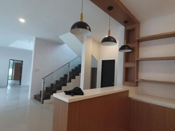 House with POOL in Buenavista Hills 1 Tagaytay for SALE for 25M! for RENT 70k per month