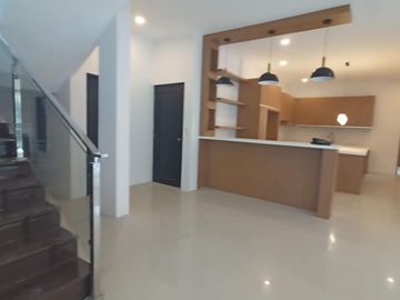 House with POOL in Buenavista Hills 1 Tagaytay for SALE for 25M! for RENT 70k per month