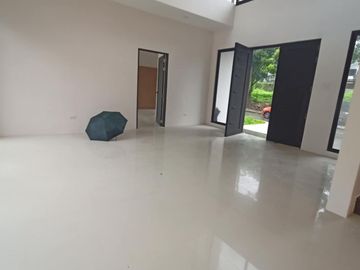House with POOL in Buenavista Hills 1 Tagaytay for SALE for 25M! for RENT 70k per month
