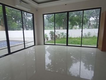House with POOL in Buenavista Hills 1 Tagaytay for SALE for 25M! for RENT 70k per month