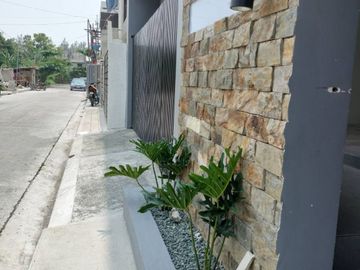 3-Storey House and Lot For Sale w/ 5 Bedroom and 3 Carport in Greenwoods Village Cainta-JV2