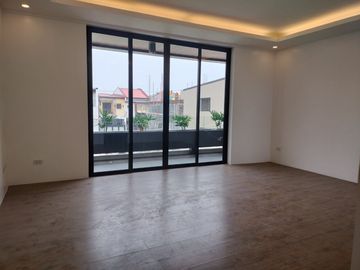 3-Storey House and Lot For Sale w/ 5 Bedroom and 3 Carport in Greenwoods Village Cainta-JV2