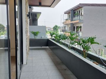 3-Storey House and Lot For Sale w/ 5 Bedroom and 3 Carport in Greenwoods Village Cainta-JV2
