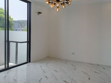 3-Storey House and Lot For Sale w/ 5 Bedroom and 3 Carport in Greenwoods Village Cainta-JV2