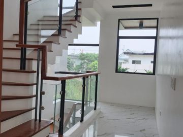 3-Storey House and Lot For Sale w/ 5 Bedroom and 3 Carport in Greenwoods Village Cainta-JV2