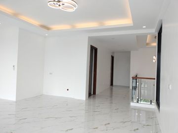 3-Storey House and Lot For Sale w/ 5 Bedroom and 3 Carport in Greenwoods Village Cainta-JV2