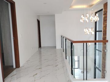 3-Storey House and Lot For Sale w/ 5 Bedroom and 3 Carport in Greenwoods Village Cainta-JV2