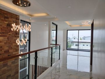3-Storey House and Lot For Sale w/ 5 Bedroom and 3 Carport in Greenwoods Village Cainta-JV2