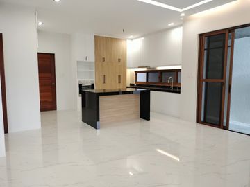 3-Storey Single Detached House w/ 6 Bedroom For Sale Located in Greenwoods Village Cainta-JV2
