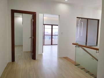 3-Storey Single Detached House w/ 6 Bedroom For Sale Located in Greenwoods Village Cainta-JV2