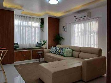 4BEDROOM COZY & STYLISH HOUSE WITH DIPPING POOL IN TAGAYTAY FOR SALE