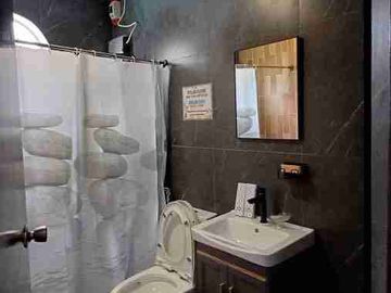 4BEDROOM COZY & STYLISH HOUSE WITH DIPPING POOL IN TAGAYTAY FOR SALE