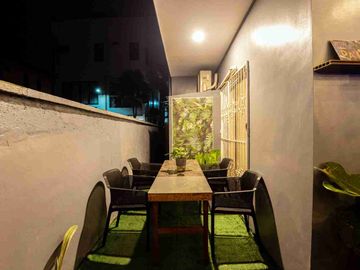 4BEDROOM COZY & STYLISH HOUSE WITH DIPPING POOL IN TAGAYTAY FOR SALE