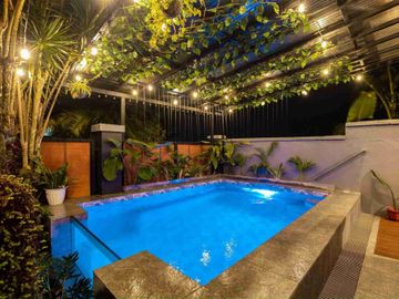 4BEDROOM COZY & STYLISH HOUSE WITH DIPPING POOL IN TAGAYTAY FOR SALE