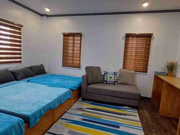 4BEDROOM COZY & STYLISH HOUSE WITH DIPPING POOL IN TAGAYTAY FOR SALE